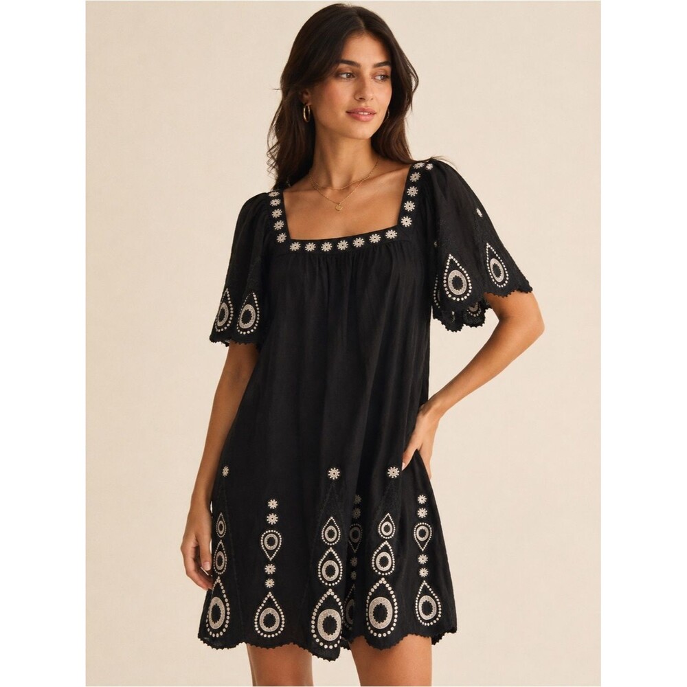 BCBGMAXAZRIA Black Embroidered Boho Peasant Mini Dress Square Neck Size 2